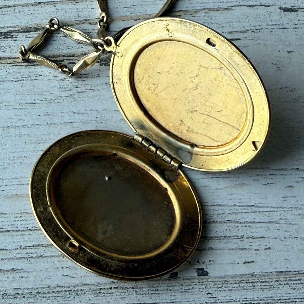 Vintage Gold Plated Etched Bar Link Necklace & Large Oval Locket - Picture 9 of 14